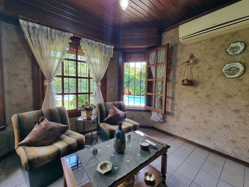 Casa En Venta 4 Amb Con Jardín Y Pileta. Padua