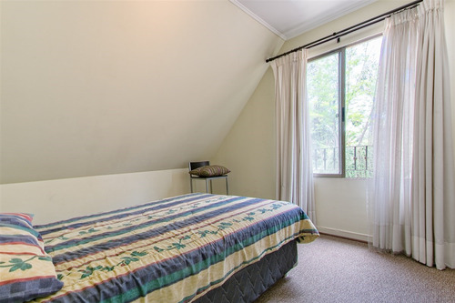 Casa En Venta De 5 Dorm. En Peñalolén - Sector Las Tinajas