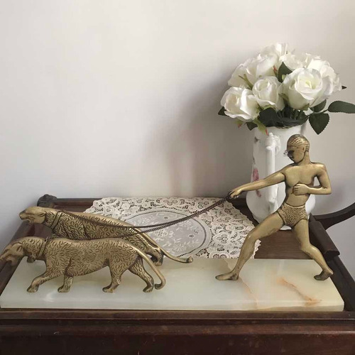 Imagen 5 de 8 de Figuras De Bronce Hombre Con Tigres Base De Mármol