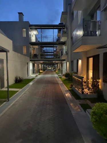 Imagen 4 de 13 de Departamento En Venta De 3 Ambientes Con 2 Cocheras - Banfield