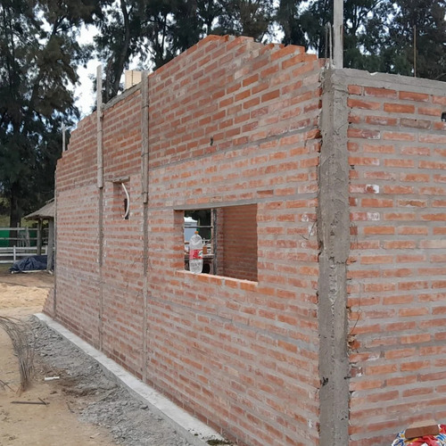 Casa De 3 Dormitorios, A Construir En 30 Días- Totalmente En Ladrillos Y Hormigón - No Son Prefabricadas