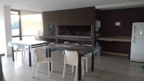 Imagen 3 de 14 de Departmento De 2 Dormitorios Con Pileta Centrico