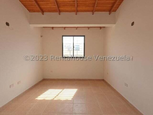 Erika Armeya Vende, Casa En La Urbanizacion Parque Choroni, Avenida Intercomunal De Cabudare Flex 25-4180