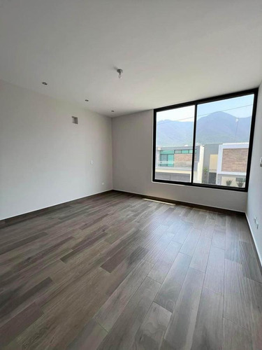 Estrena Residencia En Privada En El Uro Zona Carretera Nacional, C/ Jardín, Terraza Exterior Techada C/ Asador Balcón C/ Vistas A Las Montañas, Fracc C/ Alberca, Áreas Verdes Y Cancha De Fútbol