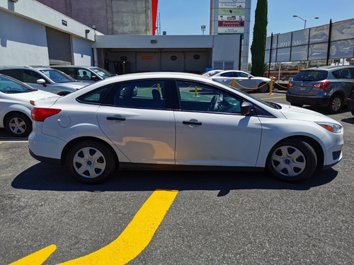 Imagen 12 de 12 de Ford Focus S Sedan 1894