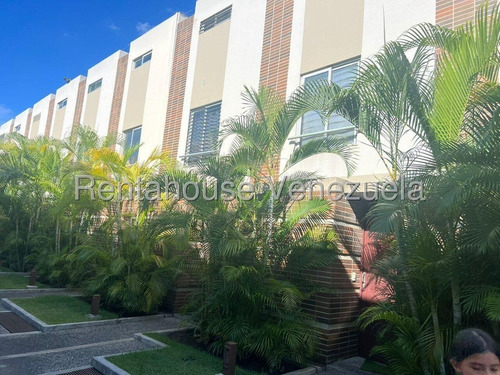 Dennymar, Alquila Bello Y Amplio Twonhouse, Al Este De La Ciudad, Brindándote La Oportunidad De Vivir Con Tu Familia En Ambientes Seguros Y Lleno De Comodidades Semi/amoblado B56986 Contáctame B