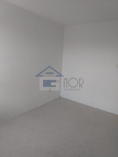 501.b1.vr.3. Casa En Heroes De Tecámac Ii Con 2 Recamaras 1 Baño, Cajon De Estacionamiento Tambien Cuenta Con Dos Niveles, Patio Trasero , Buena Ventilación E Iluminación Con Supermercados Cercanos