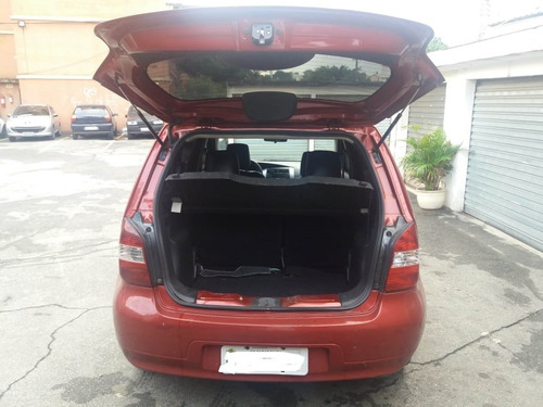 Imagem 13 de 14 de Nissan Livina 1.6 Night & Day Flex 5p
