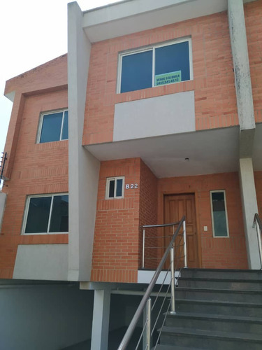 Se Vende Townhouse En Res. Doral Park, -mañongo  Valencia  