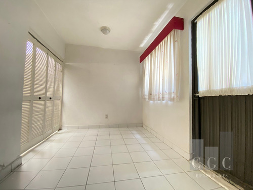 Imagen 12 de 23 de Una Casa Ideal Para Quienes Buscan Practicidad Y Seguridad C