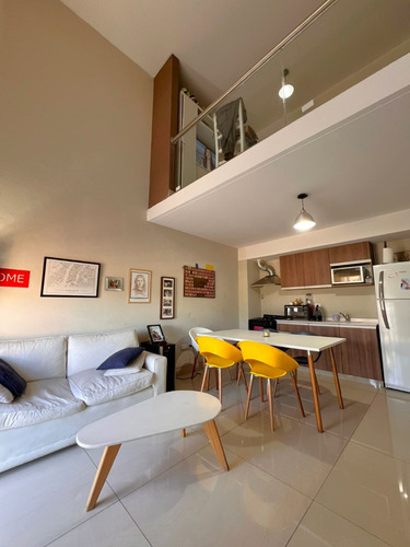 Depto 2 Ambientes En Duplex Con Balcon // Av. Presidente Peron 2672