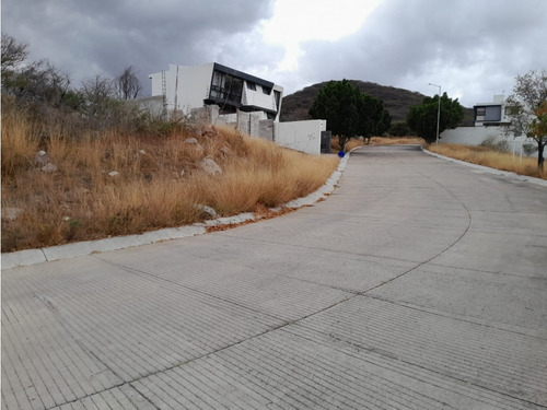 Terrenos En Venta En Real De Juriquilla 334m2
