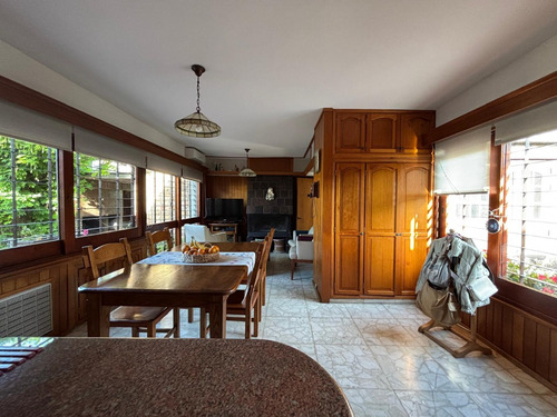 (reservada!!!) Lega Propiedades Vende En Exclusividad Hermosa Casa De 3 Dormitorios, Con Dependencia De Servicio, Sótano, Cochera Y Fondo.
