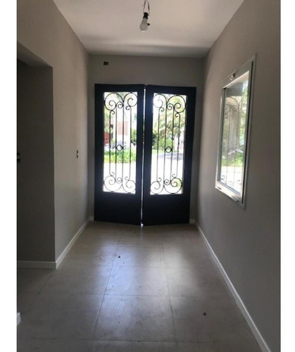 Imagen 3 de 25 de Excelente Casa De 4 Ambientes En Venta En Las Orquideas