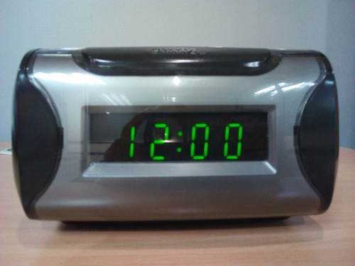 Radio Reloj Despertador Am/fm Con Reproductor De Cd Nrc-175
