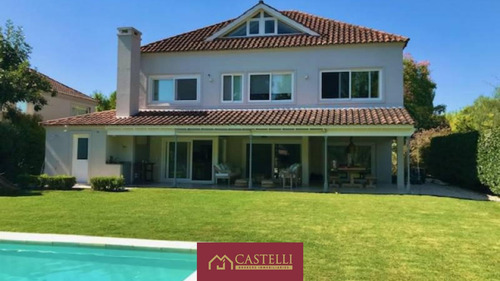 Casa De 5 Dormitorios En Venta Ayres De Pilar