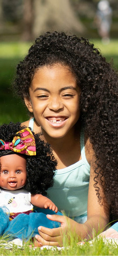 Muñeca Orijin Bees Natural Ella Baby Bee Niña Afroamericana