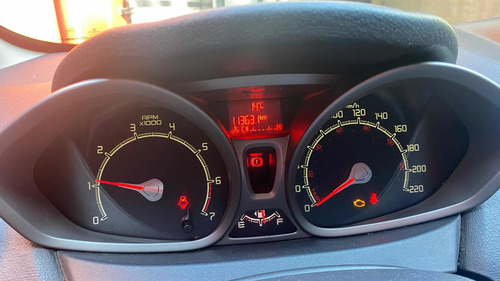 Imagen 8 de 16 de Ford Fiesta Kinetic Titanium