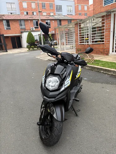 Akt Dynamic Pro 125, Con Kit De Defensas Armor