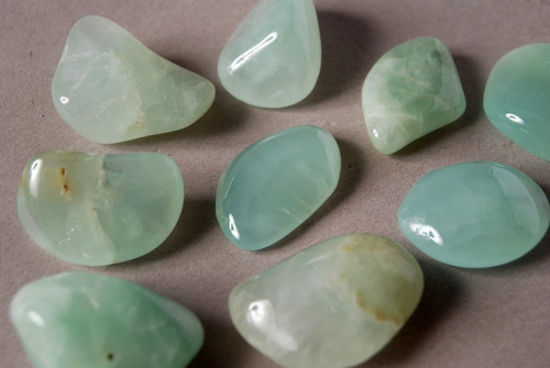 Imagen 2 de 2 de Piedra Prehnita Rolada Nro.2