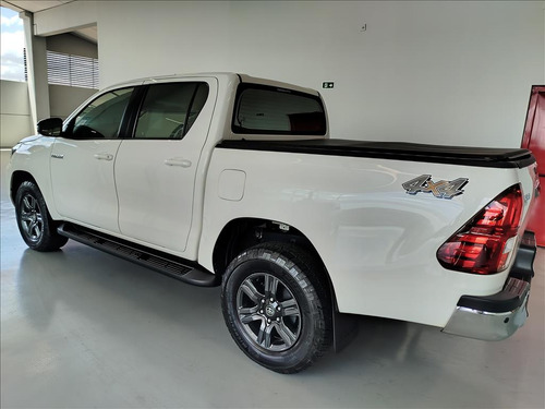 Toyota Hilux 2.8 D-4D TURBO DIESEL CD SR 4X4 AUTOMÁTICO