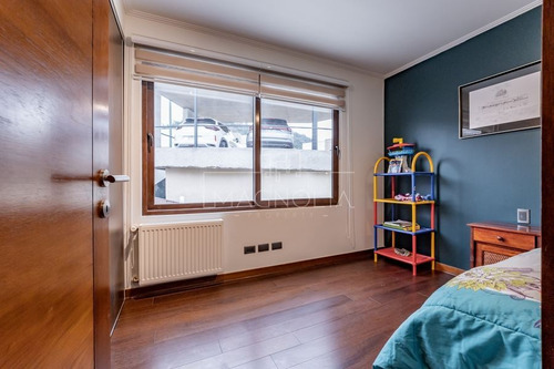 Casa En Venta De 4 Dorm. En Lo Barnechea