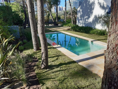 Imagen 15 de 17 de Casa De 3 Dormitorios Con Amplio Jardin Y Piscina, Totalmente Cercada.
