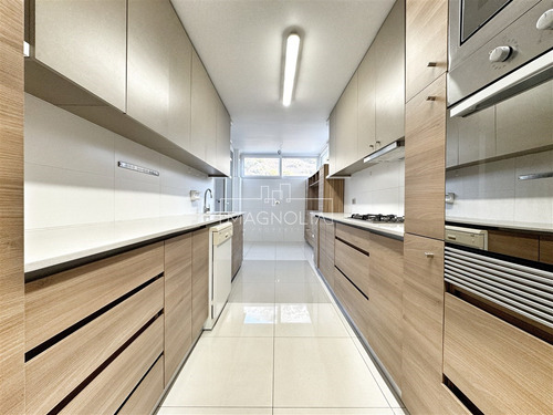Departamento En Venta De 4 Dorm. En Lo Barnechea