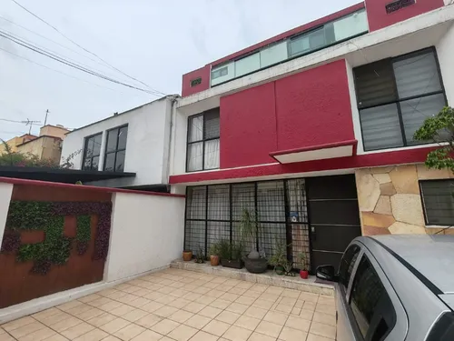 Casa Sola Con Departamento Independiente A Un Costado De Uvm Coyoacán
