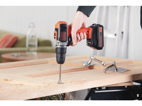 Parafusadeira Furadeira 20v C/2vel Black+decker Bcd704c1-br