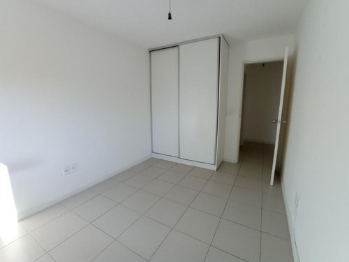 Imagen 10 de 15 de Apartamento Moderno, Y Luminoso Sobre Avenida!!