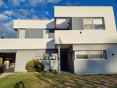 Imagen 1 de 14 de Linda Casa Con Pileta En Barrio Santa Juana Canning