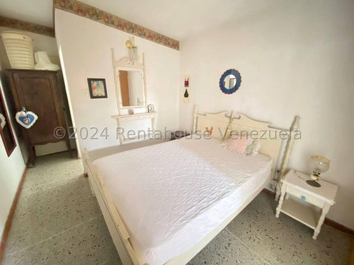 Naudy Escalona & Maribel Morillo Asesores Inmobiliarios De Rentahouse Venden Fabulosa Casa En Excelente Zona De Cabudare