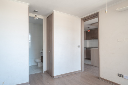 Imagen 3 de 30 de Departamento Con Excelente Conectividad En Santiago Centro