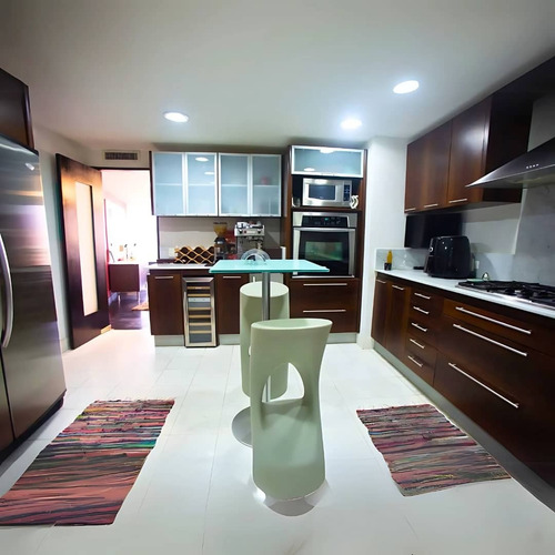 Apto - Venta Lomas De Las Mercedes 300m2 Const 20m2 Tza.