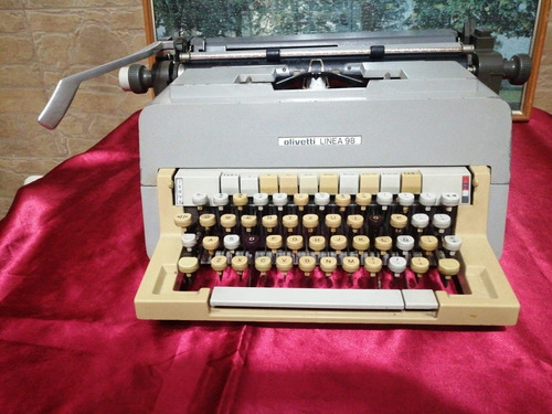Maquina De Escribir De Colección Olivetti 