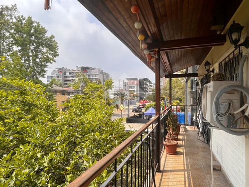Casa En Venta De 5 Dorm. En Ñuñoa