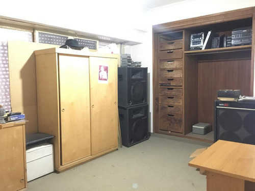 Casa En Venta - 5 Dormitorios 2 Baños - Cochera - Morón