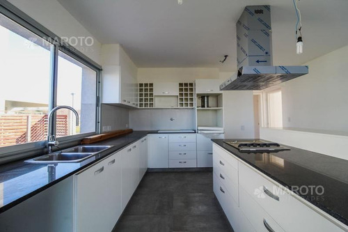 Imagen 13 de 30 de Casa En Venta En Barrio El Canton - Maroto Propiedades