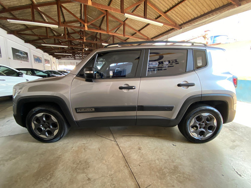 Jeep Renegade 1.8 Flex Aut. 5p