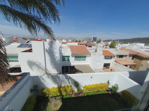 Hermosa Residencia En Centro Sur, Claustros Del Sur, C.342 M2, 3 Niveles