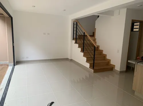 Casa Duplex En Arriendo En Unidad Abierta, A 2 Cuadras Del Parque De San Antonio