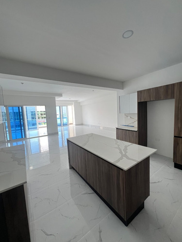 Apartamento En Alquiler De 3 Habitaciones Mas Estudio En Bella Vista Sur