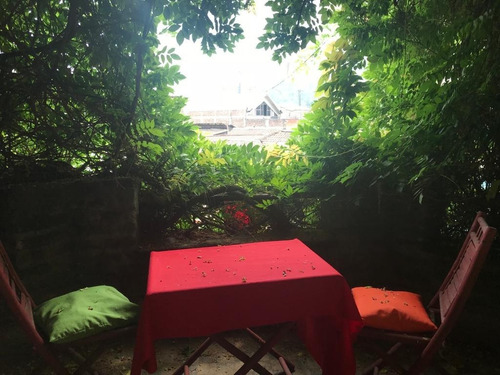Casa En Venta En Pasaje Cerrado, Excelente Estado !!