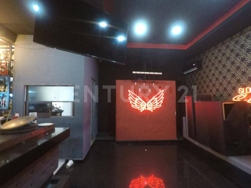 En Venta Local Comercial Con Excelente Ubicación En El Centro De Cancún C3139