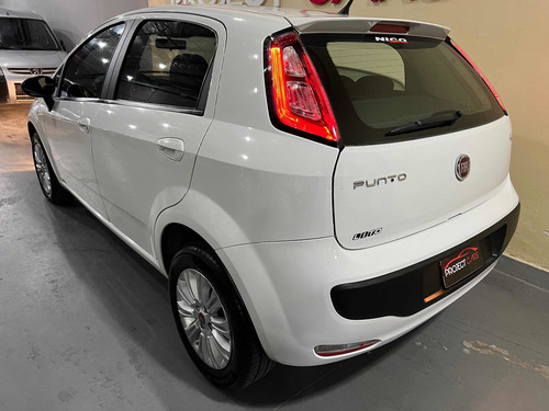 Imagen 15 de 20 de Fiat Punto 2016 1.4 Attractive Pack Top Uconnect