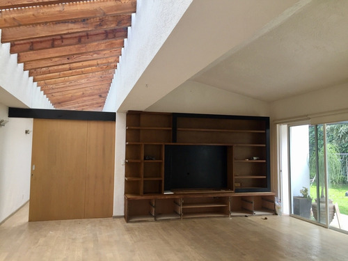 Imagen 13 de 24 de Extraordinaria Casa En Venta Y Renta Con Jardín En Lomas De