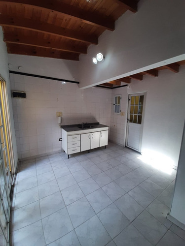Departamento Tipo Ph En Alquiler De 3 Ambientes Con Patio