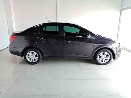Imagen 8 de 15 de Chevrolet Sonic 2015 1.6 Lt Mt
