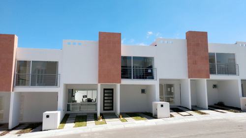 Estrena Casa En Zibatá, Alberca, 3 Recámaras, Jardín, 2.5 Ba